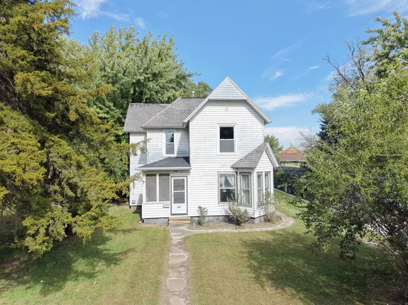 608 E Locust St, Watseka, IL 60970