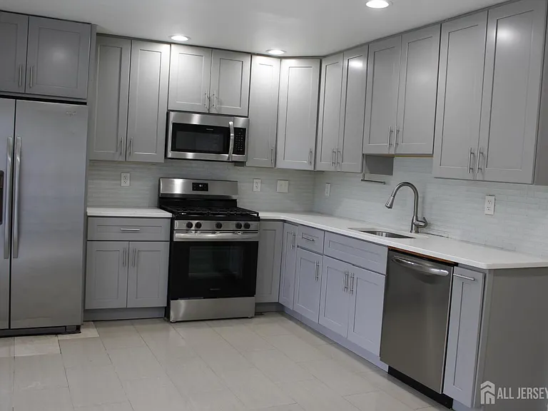 82 Washington Ave — Photo 8
