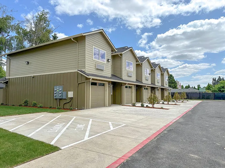 Autumn Woods Apartments — Photo 64