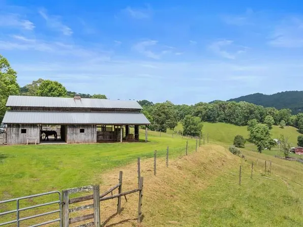 102 Cross Creek Ln, Warne, NC 28909