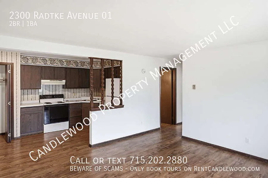 2 Bedroom / 1 BathLower Available NOW! — Photo 2