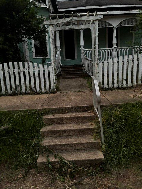1st image of 807 E Main St