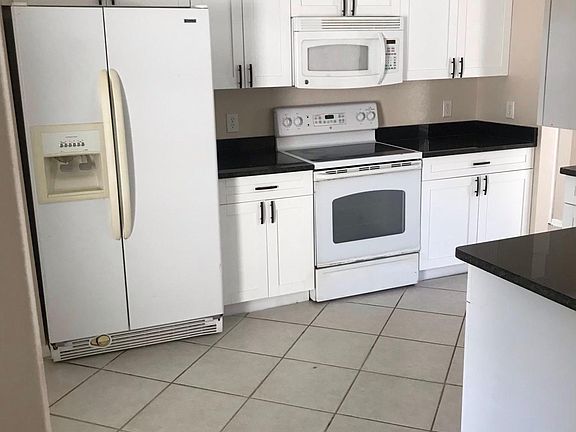 Remodeled kitchen with the brand new cabinets and granite