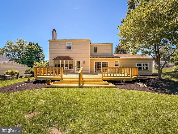 4th image of 16 Upton Ln