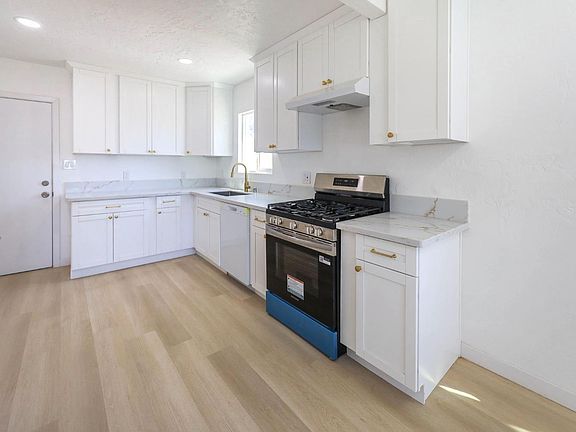 4th image of 3932 Mahogany St