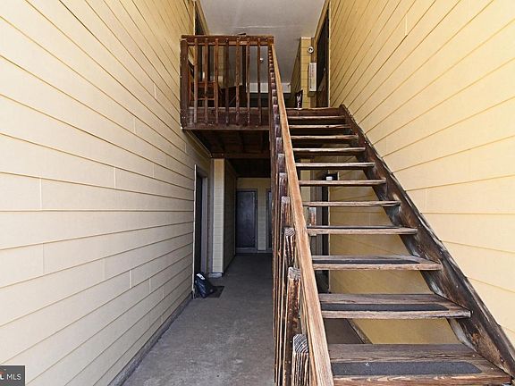3rd image of 216 Stockton Ct