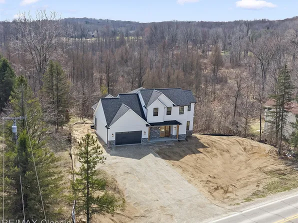 3800 E Coon Lake Rd, Howell, MI 48843