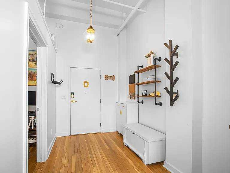 300 20th St N #204 — Photo 4