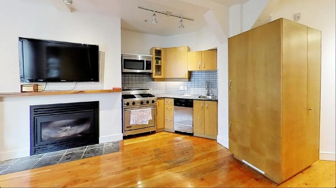 Studio, 400 sqft, $1,850 — Photo 1