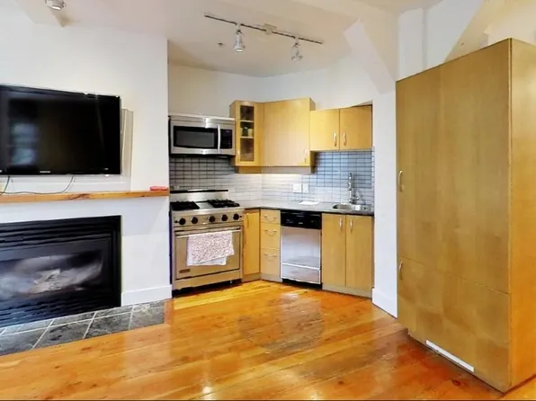 1216 Homer St #303, Vancouver, BC V6B 6K5