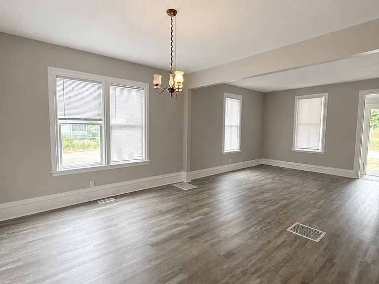 704 Axtell St — Photo 8