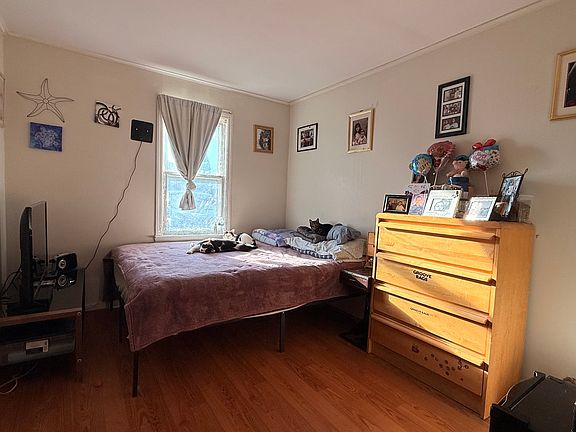 3rd image of 1811 Ogden Ave