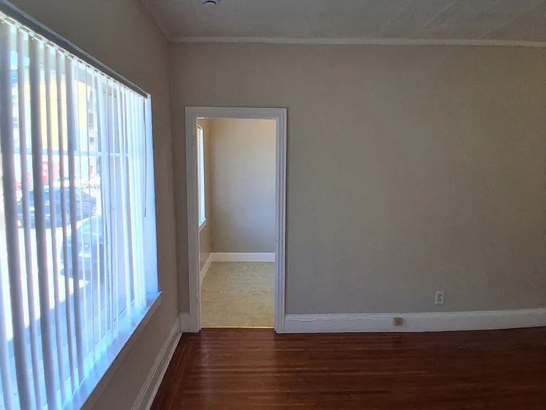 Claremont Towers Apartments — Photo 17