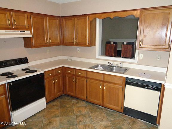 4th image of 518 Creekwood Cir S