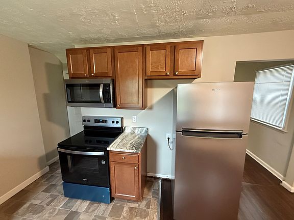 3rd image of 2968 Eastmoreland Dr #1