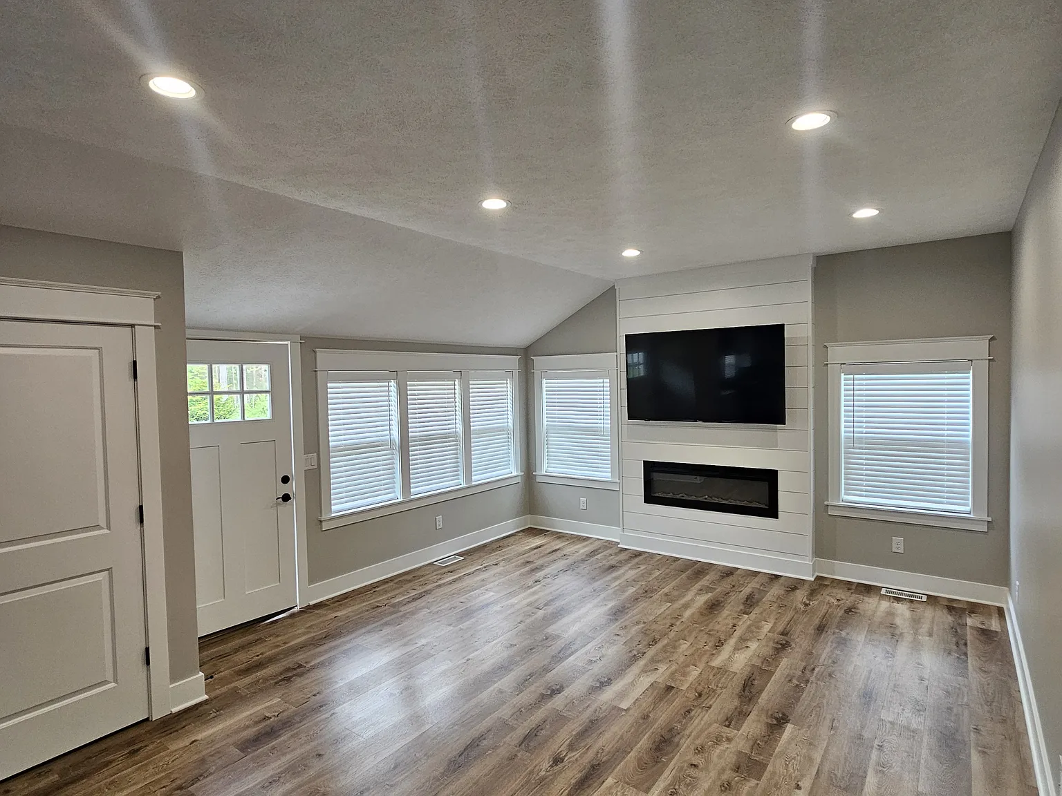 2 bed, 1200 sqft, $2,450 — Photo 3