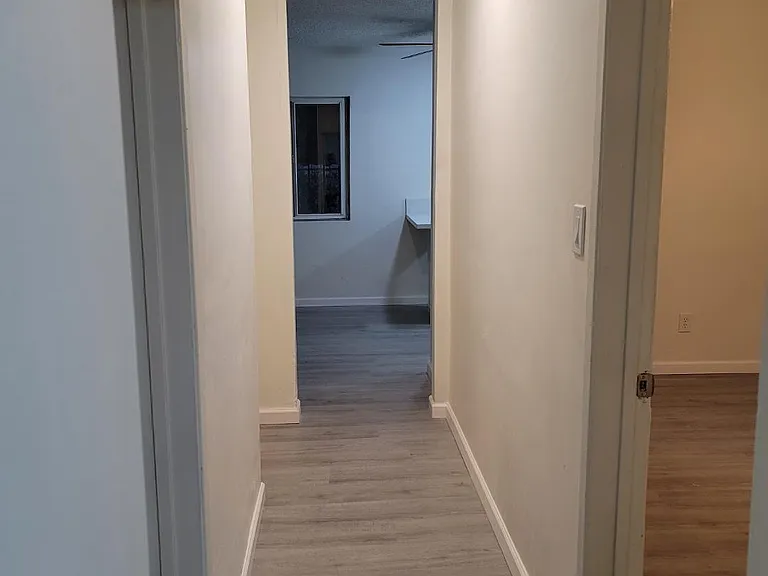 1709 S Hobart Blvd — Photo 3