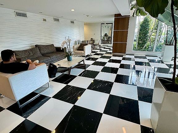 5th image of 1800 N Bayshore Dr APT 914