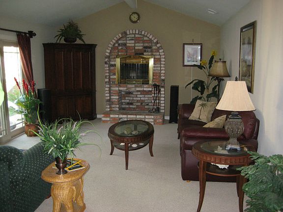 4th image of 1045 Hacienda Dr