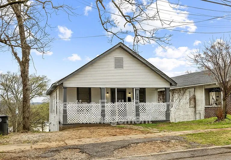 1563 Martin Ave — Photo 3