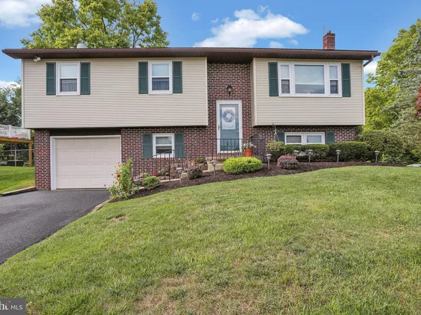622 Lyman Ave, Womelsdorf, PA 19567
