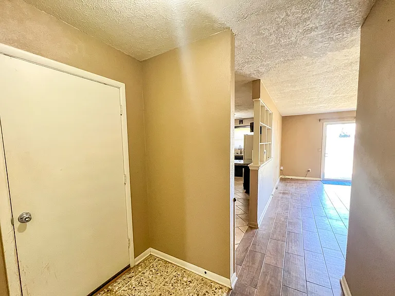 2737 Plymouth Ln — Photo 17