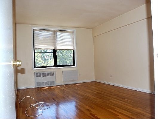1st image of 1200 E 51st St