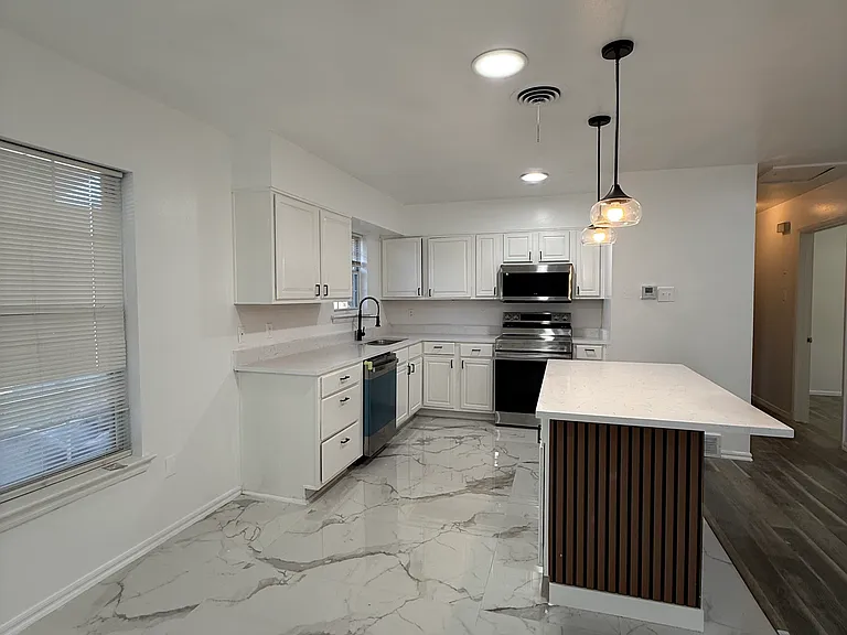 2529 Rutgers Dr — Photo 2