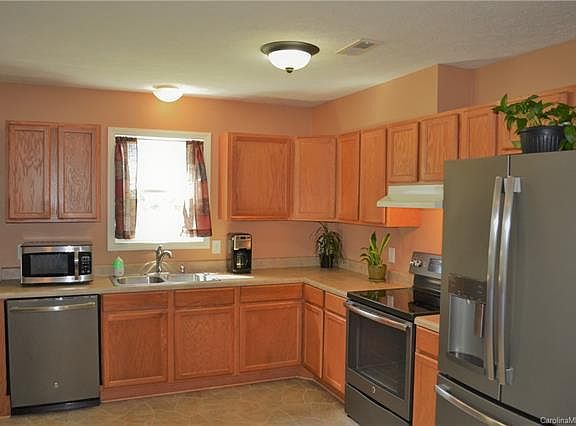 5th image of 3192 Wiltshire Dr