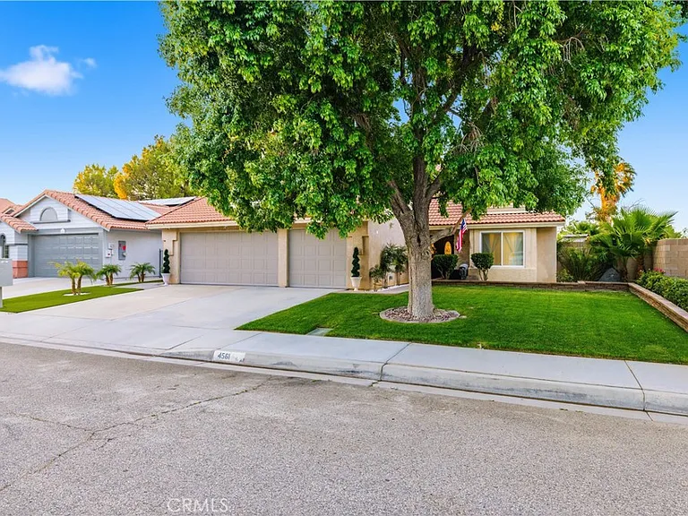 4561 Grandview Dr — Photo 5