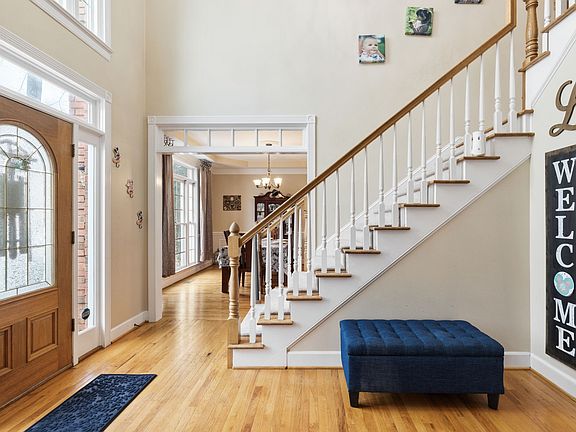 5th image of 105 Birnam Ct
