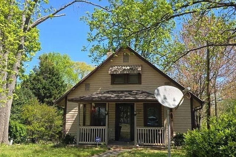 1st image of 603 Mangum Rd