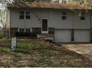 1115 Golfview Dr, Grain Valley, MO 64029