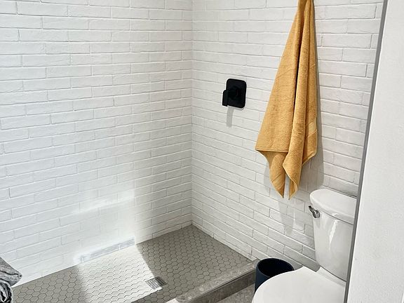 5th image of 1520 N Oregon Ave #231