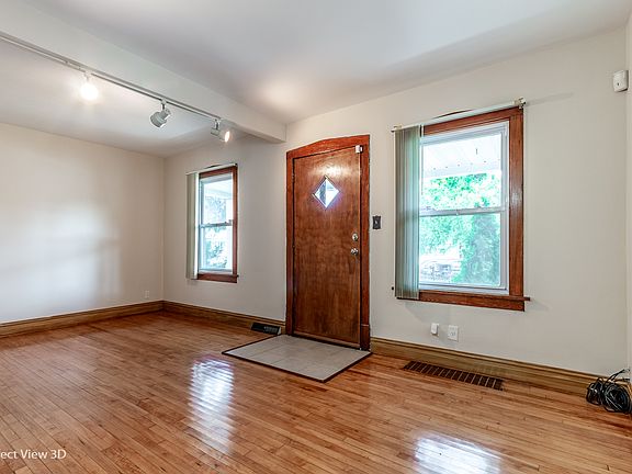 4th image of 2626 N Mont Clare Ave
