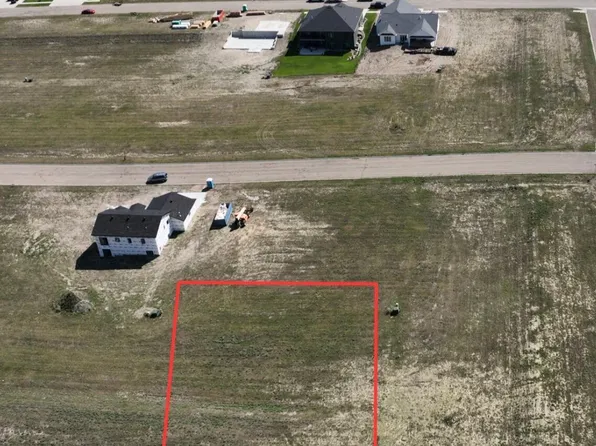 5719 Bodine Ln, Bismarck, ND 58503