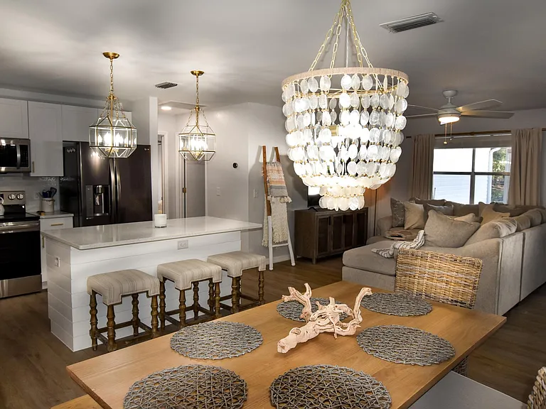 202 Juarez Way — Photo 4