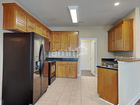 4th image of 220 Ash Dr