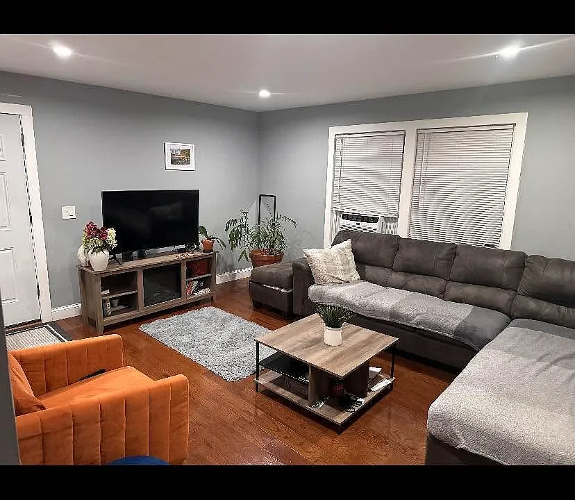 35-36 Williamsburg Dr
