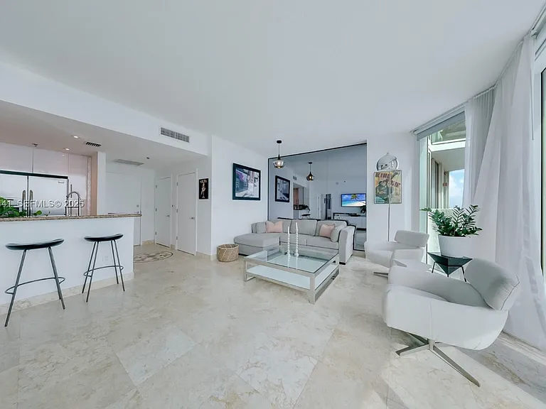 6515 Collins Ave #605 — Photo 7