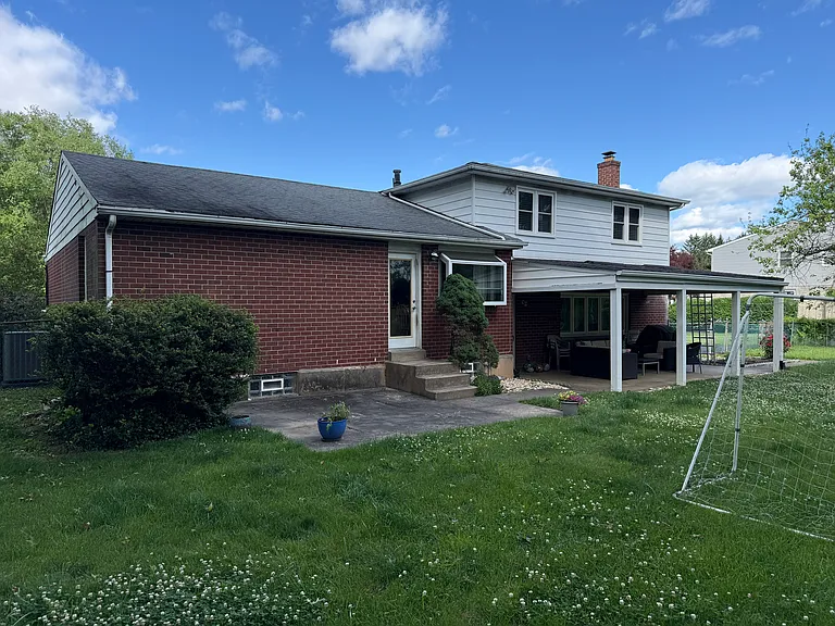 806 Warfield Ln — Photo 42