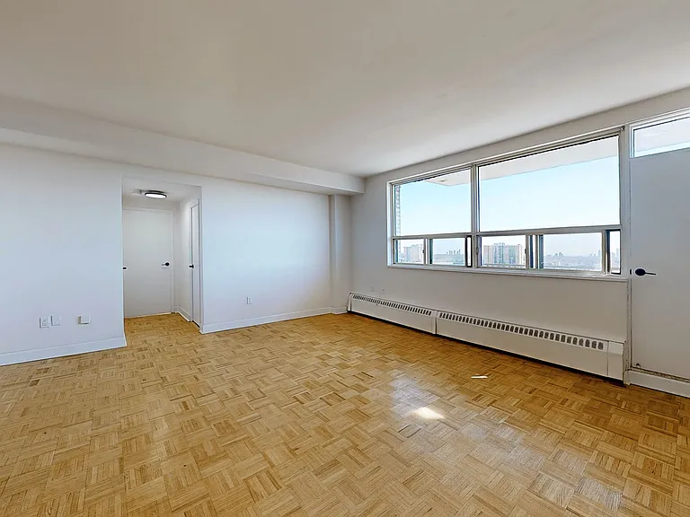675 Martin Grove Rd — Photo 26
