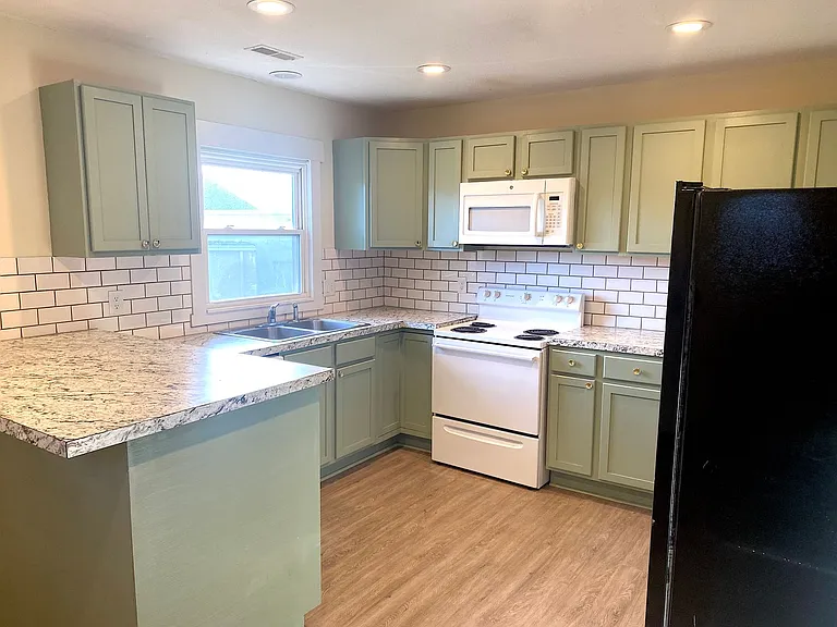 630 Race St — Photo 10