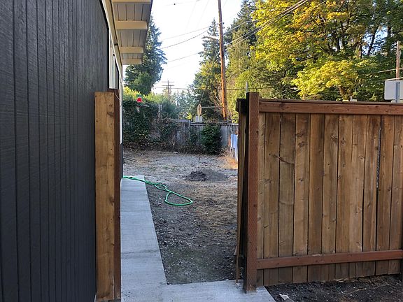 3rd image of 3485 W Lake Sammamish Pkwy NE