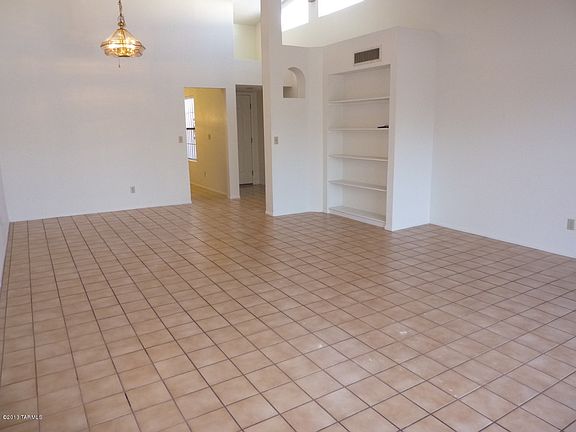 4th image of 8565 E Pembrook Dr