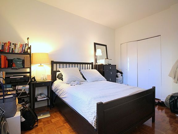 5th image of 301 W 21st St APT 4R
