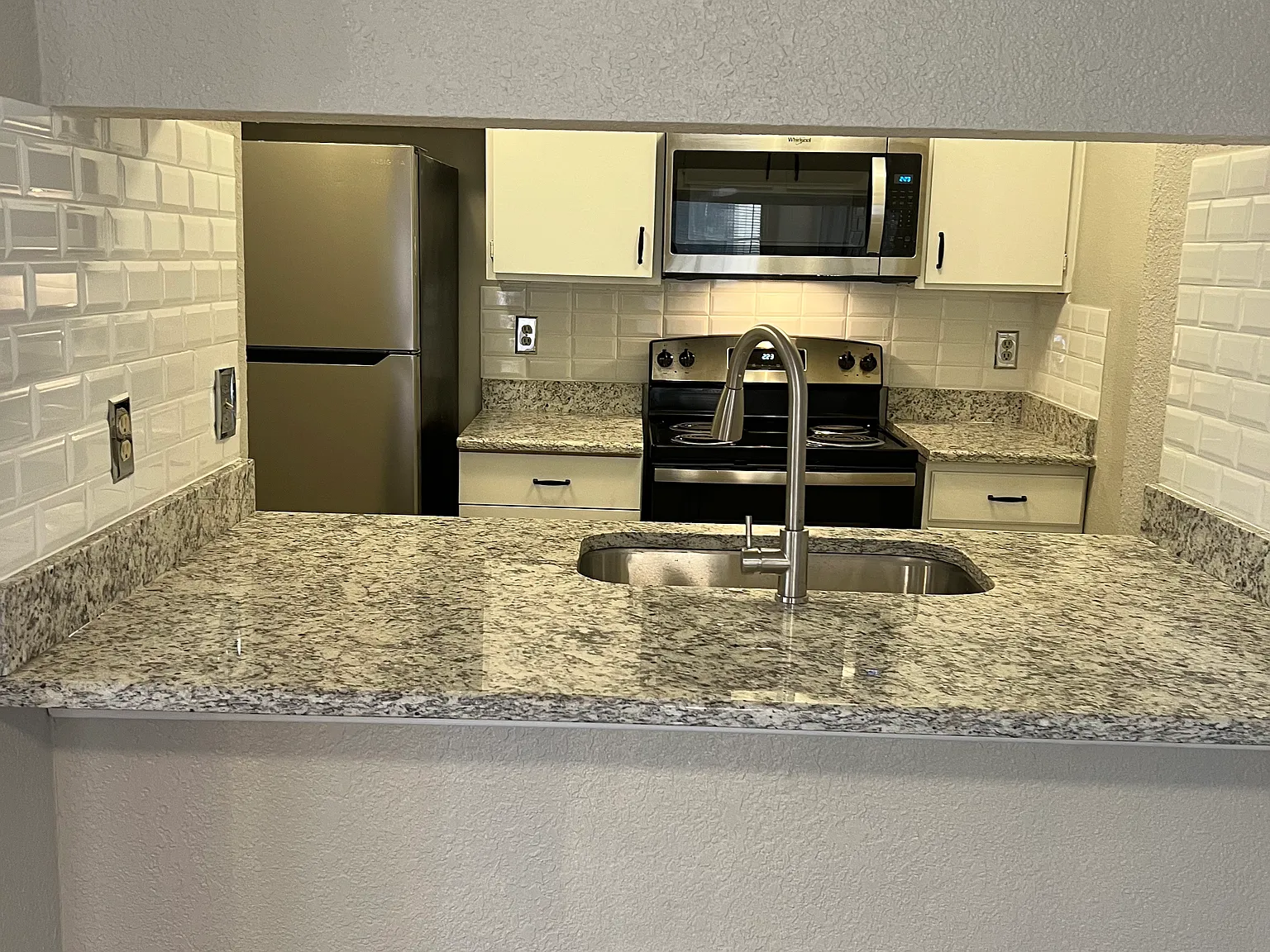 2 bed, 998 sqft, $1,500 — Photo 2