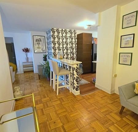 4th image of 5 Roosevelt Pl #C004e-c