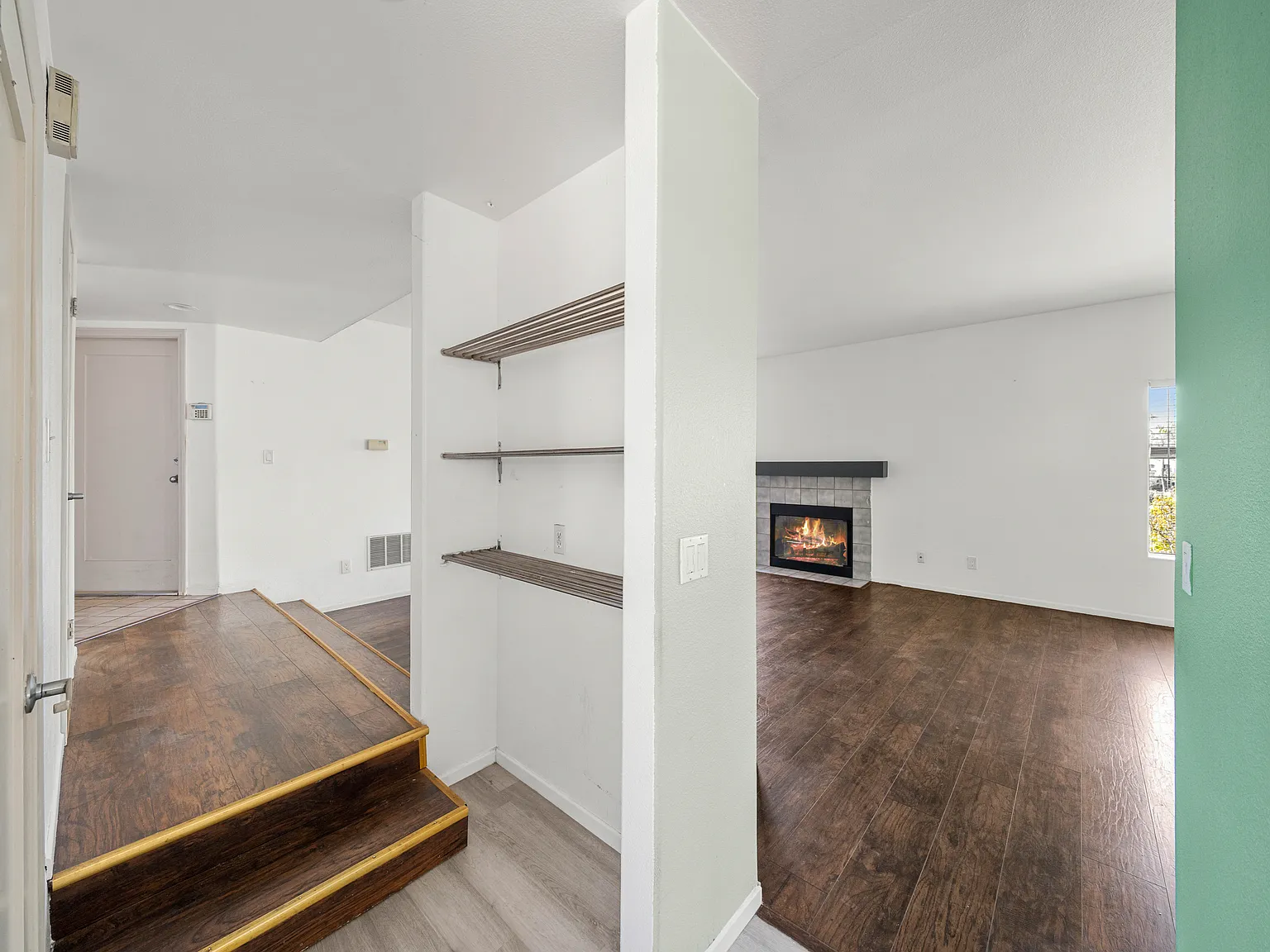 3 bed, 2.5 bath, 1471 sqft, $3,695 — Photo 3