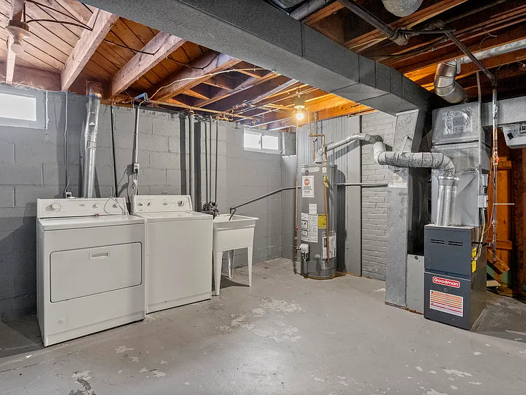 4645 Rosalie St — Photo 36